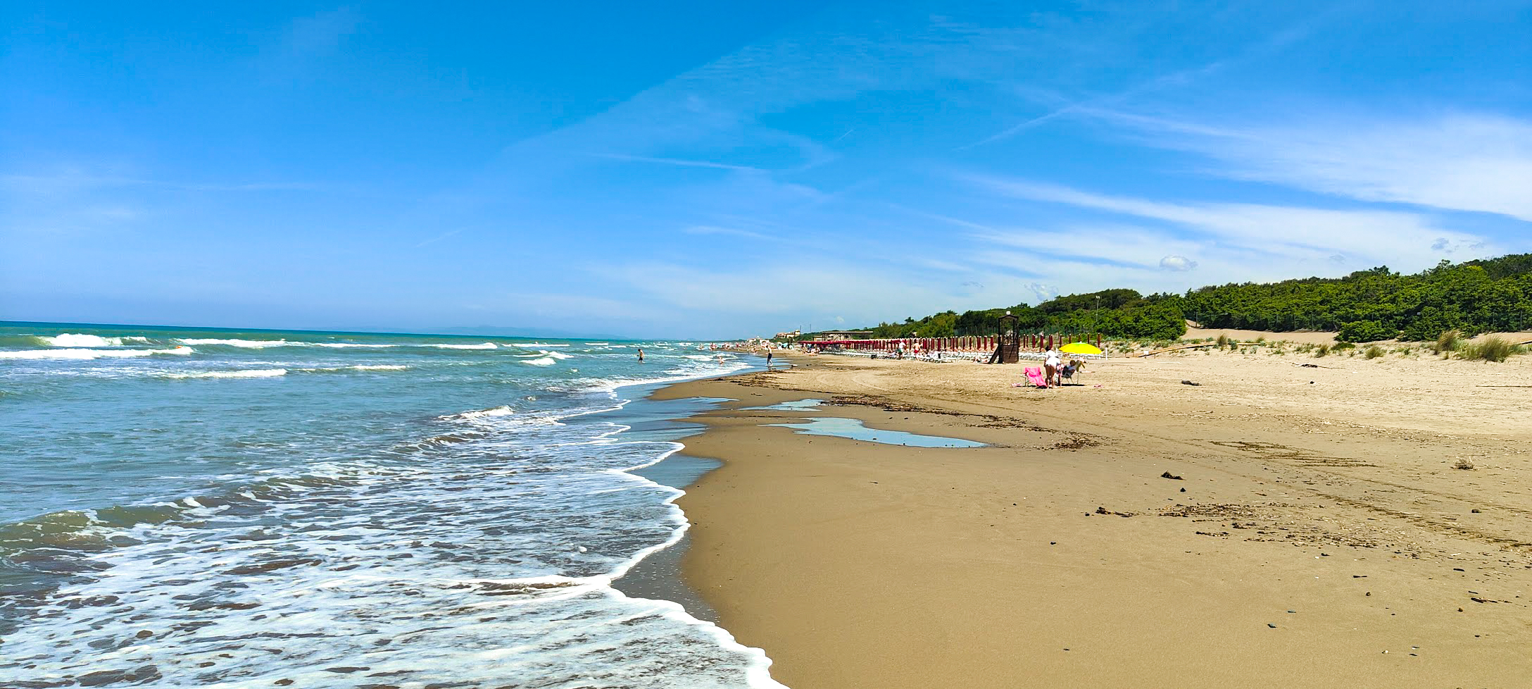 La distesa di sabbia lungo il mare.